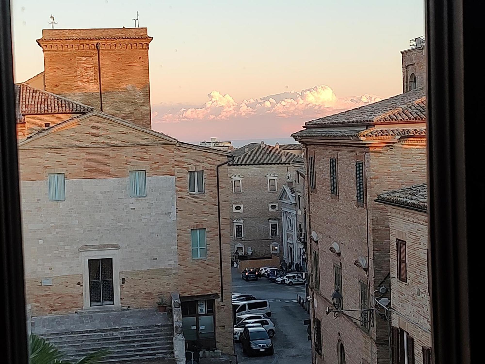 Palazzo Fiorenzi - Dimora Storica Osimo Exteriör bild